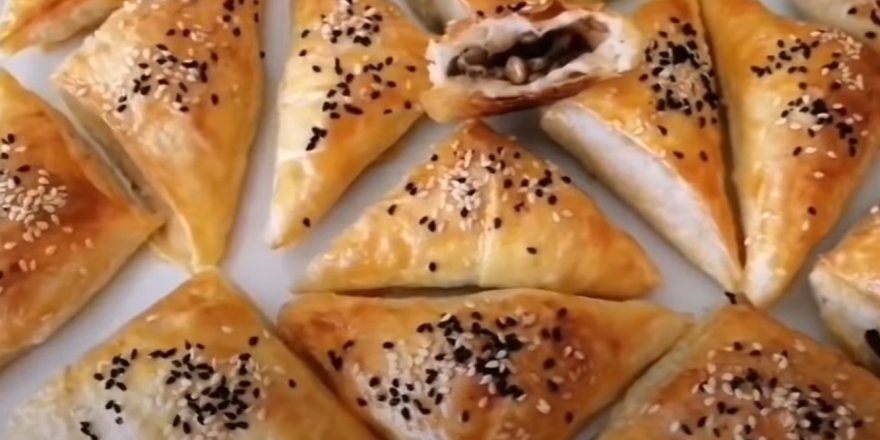 Bu böreğin kolaylığına tadına çok şaşıracaksınız. tel tel dökülen Yeşil mercimekli börek tarifi