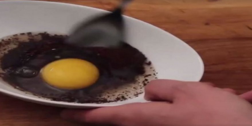 Kahve İçine yumurta sarısını ekleyip karıştırın içtiğinizde o sorun biter