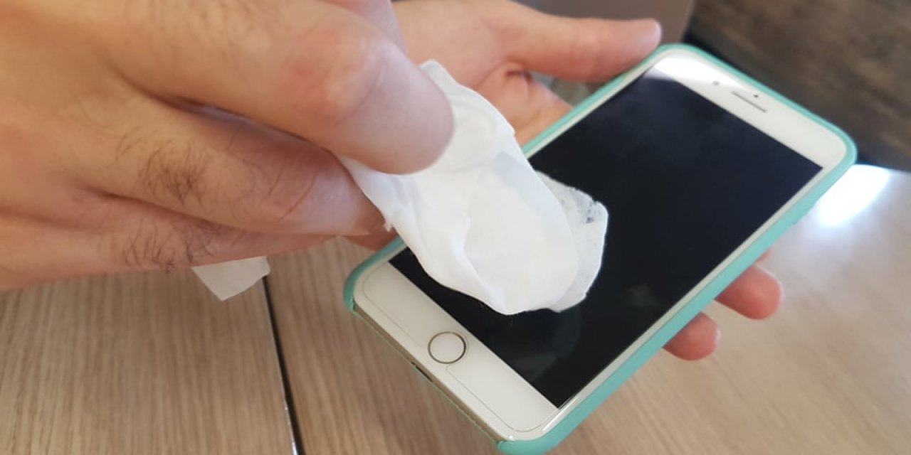 Cep telefonunuzu ıslak mendille sakın silmeyin