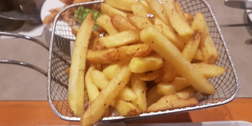 Bugün ne pişirsem diyenlere çıtır çıtır kusursuz patates kızartması tarifi ne eriyor ne kuruyor