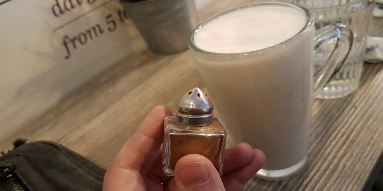 Bir Tutam Ekleyip Ve Bir Yudum İçildiğinde Mide Yanmasını Şıp Diye Geçirip Rahatlatıyor