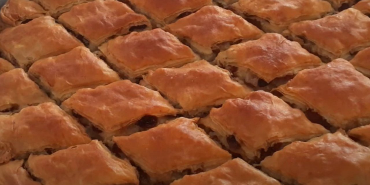 Türk Mutfağının En Farklı Böreği! Üzümlü Pirinçli Börek Tarifi