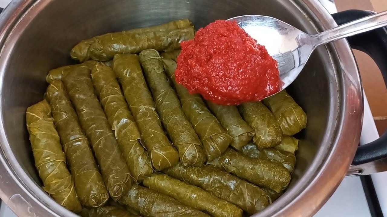 Bayram için sarma yapacaklar dikkat! Bu teknikle asla dağılmıyor. İyi pişiyor