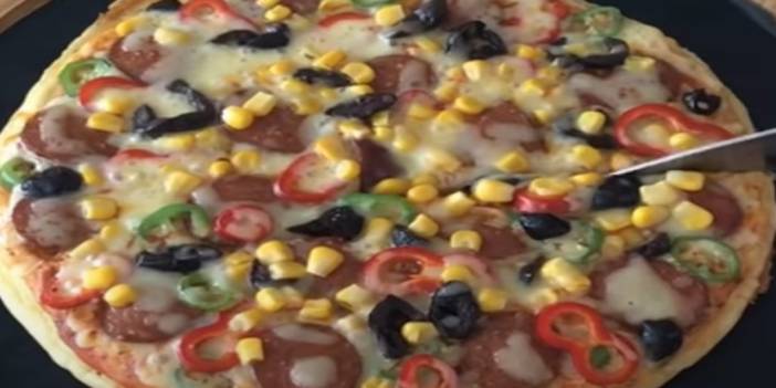 Dünyanın En Pratik Pizzası ve Tarifi Tavada Yapılıyor Ve Ağızda Lokum