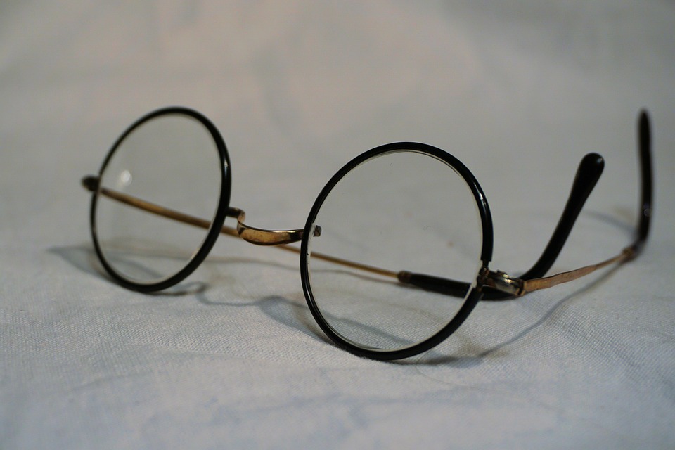 glasses-1097864-960-720-001.jpg