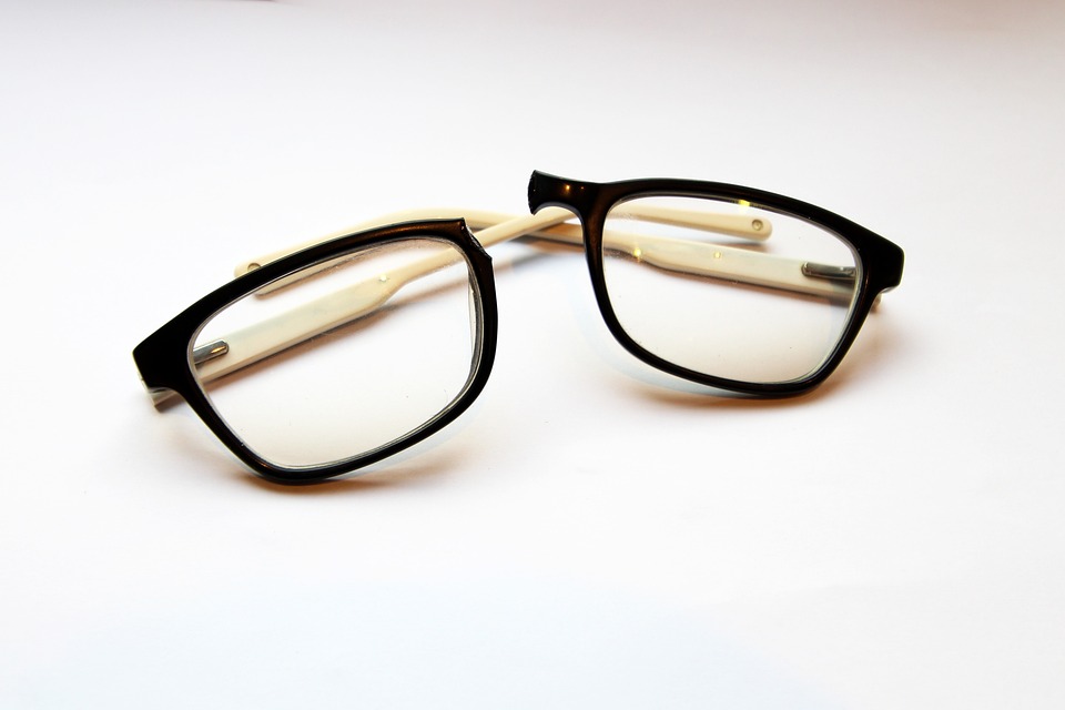 glasses-5822903-960-720.jpg