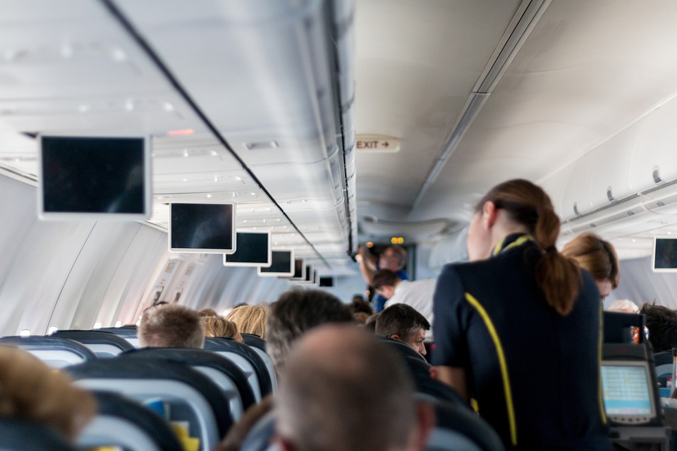 aircraft-2104594-960-720.jpg