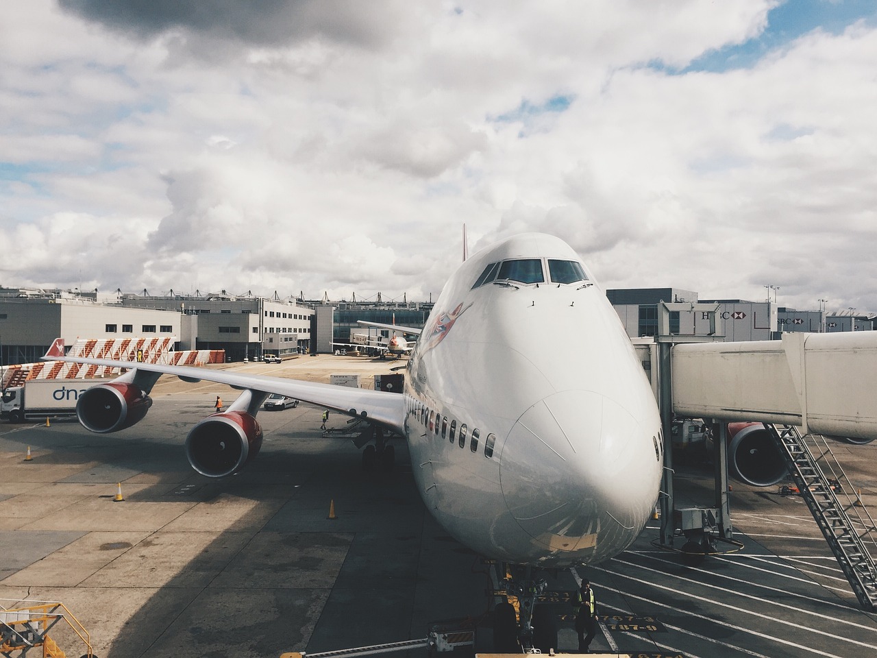 airplane-926650-1280.jpg